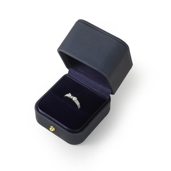 Jeulia Gorgeous Dark Blue Square Proposal Ring Box