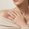 Jeulia Simple Round Cut Promise Ring Twist Design Sterling Silver（演示）