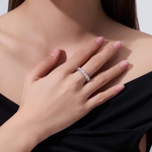 S925 sterling silver ring, a hot-selling moissanite closed-cut ring on Amazon (cross-border e-commerce), in stock.