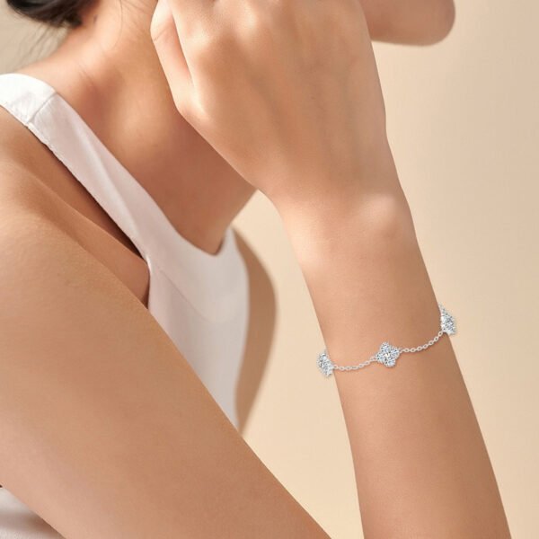 Anryss 925 sterling silver four-leaf clover moissanite bracelet a luxurious and sophisticated piece